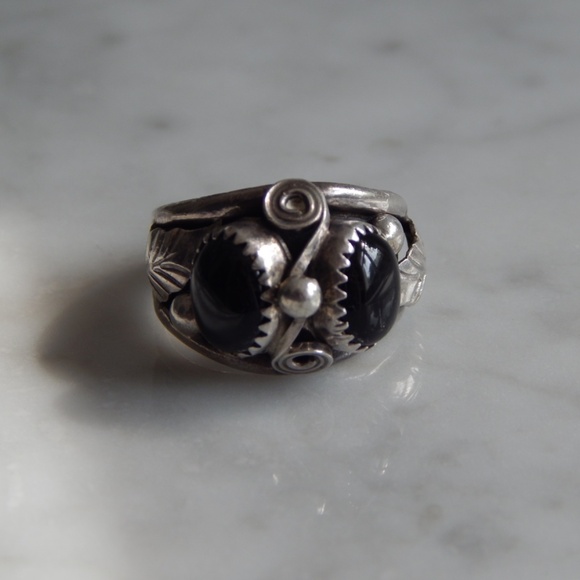 Sterling silver / black onyx ring - Picture 2 of 6